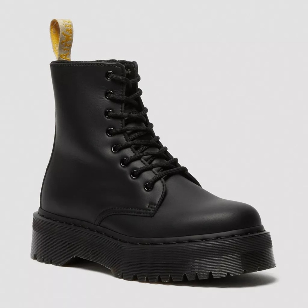 Dr. Martens VEGAN JADON II MONO
Platform Boots